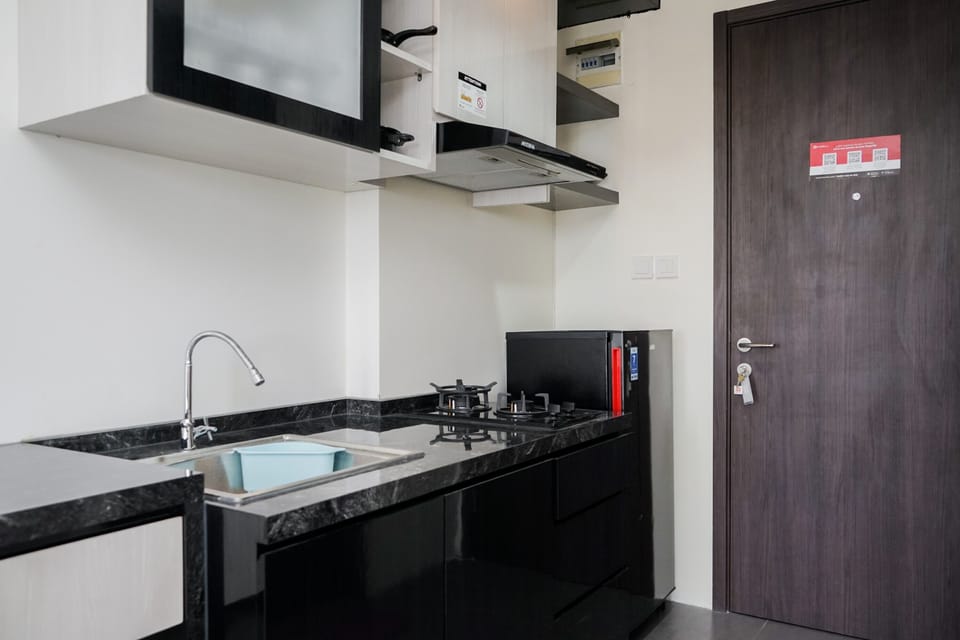 Room | Private kitchen | Fridge, stovetop, cookware/dishes/utensils