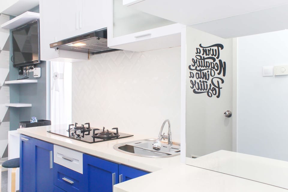 Room | Private kitchen | Fridge, stovetop, cookware/dishes/utensils