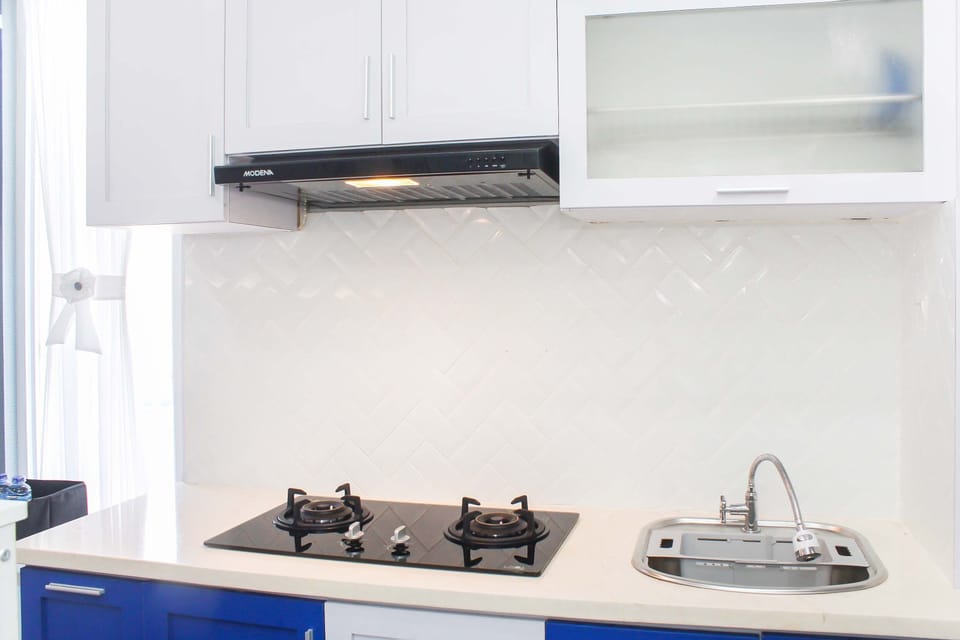 Room | Private kitchen | Fridge, stovetop, cookware/dishes/utensils