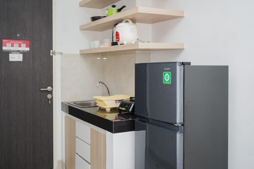 Room | Private kitchen | Fridge, stovetop, cookware/dishes/utensils