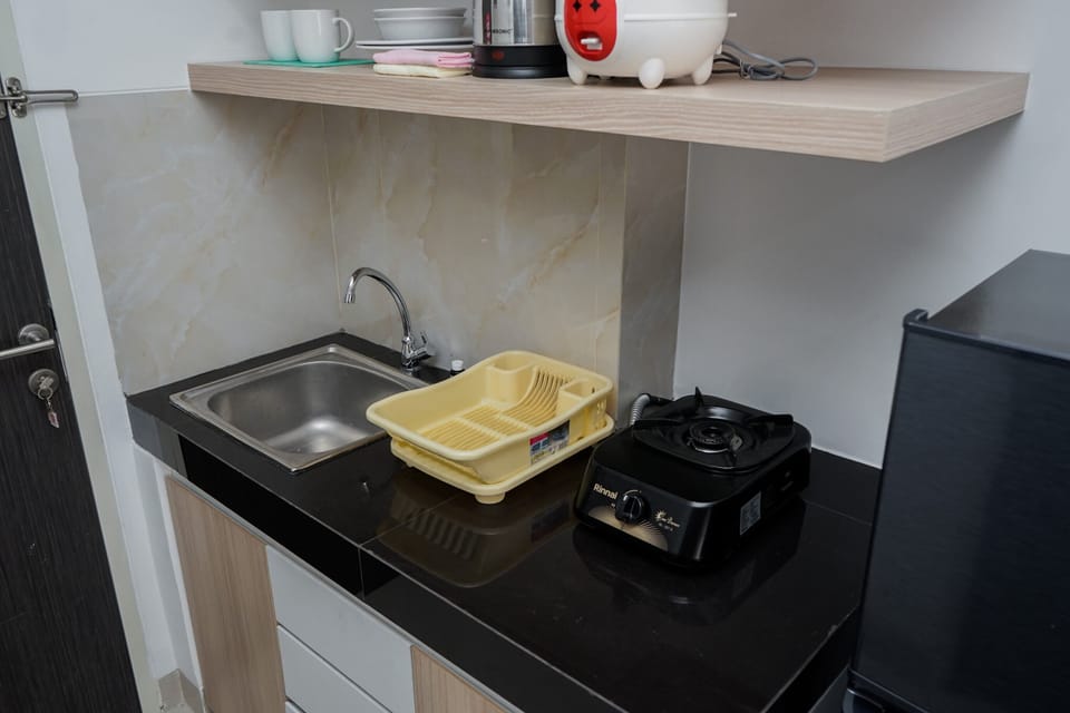 Room | Private kitchen | Fridge, stovetop, cookware/dishes/utensils