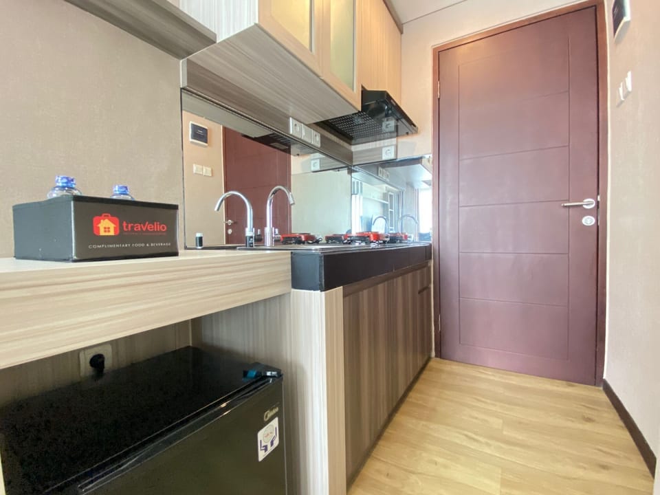 Room | Private kitchen | Fridge, stovetop, cookware/dishes/utensils