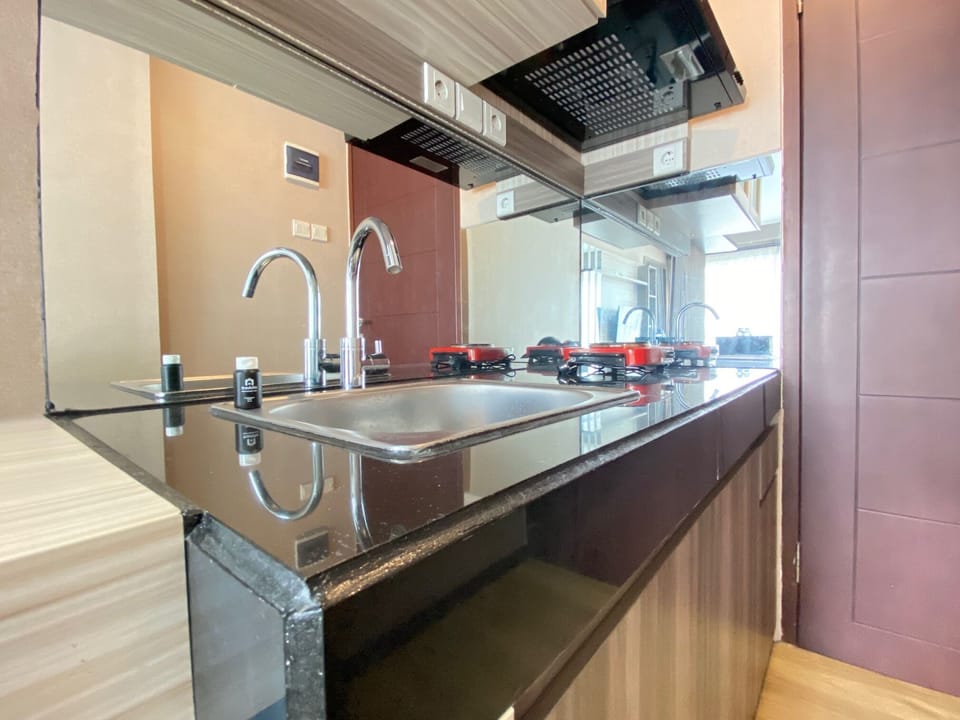 Room | Private kitchen | Fridge, stovetop, cookware/dishes/utensils