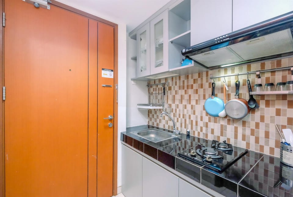 Room | Private kitchen | Fridge, stovetop, cookware/dishes/utensils