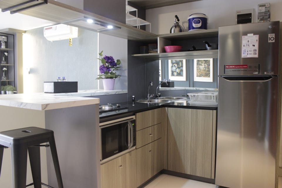 Room | Private kitchen | Fridge, stovetop, cookware/dishes/utensils