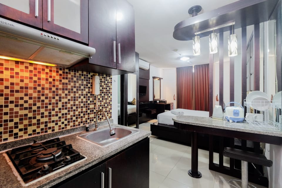 Room | Private kitchen | Fridge, stovetop, cookware/dishes/utensils