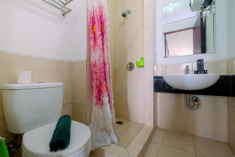 Room | Bathroom | Shower, free toiletries, towels