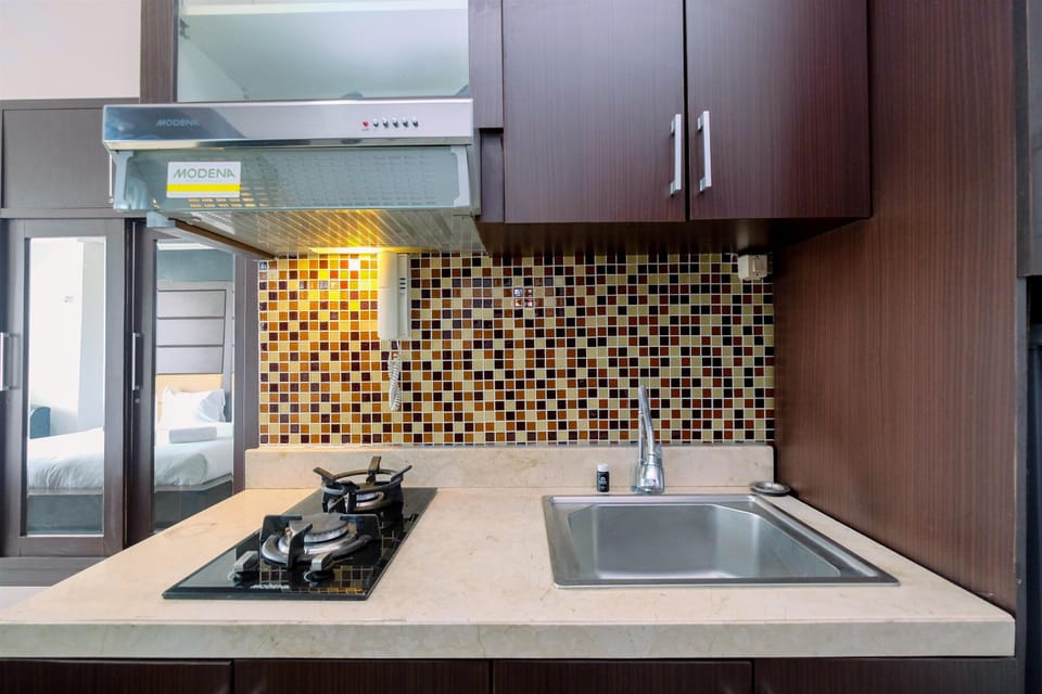 Room | Private kitchen | Fridge, stovetop, cookware/dishes/utensils