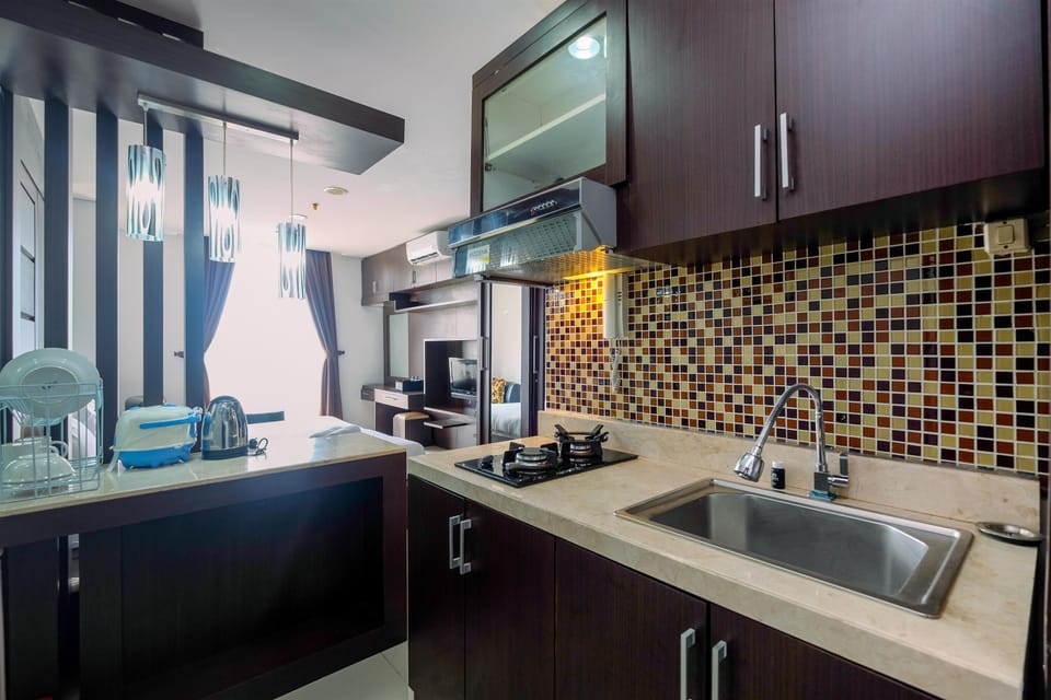 Room | Private kitchen | Fridge, stovetop, cookware/dishes/utensils
