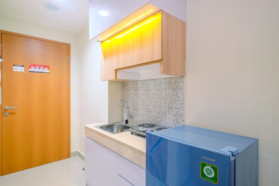 Room | Private kitchen | Fridge, stovetop, cookware/dishes/utensils