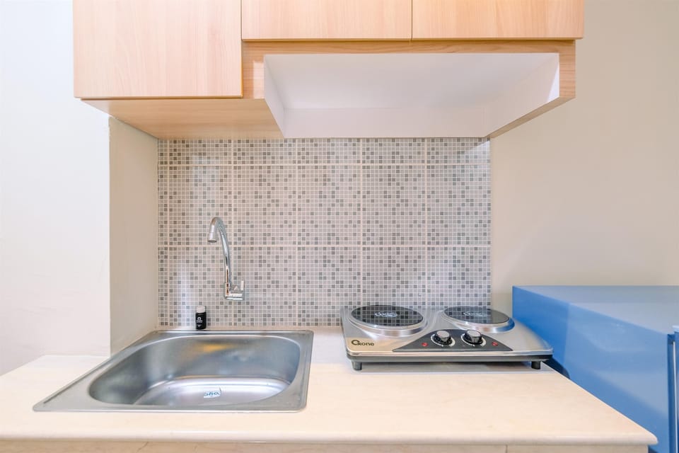 Room | Private kitchen | Fridge, stovetop, cookware/dishes/utensils