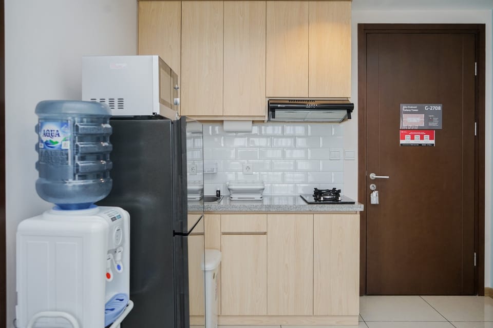 Room | Private kitchen | Fridge, stovetop, cookware/dishes/utensils