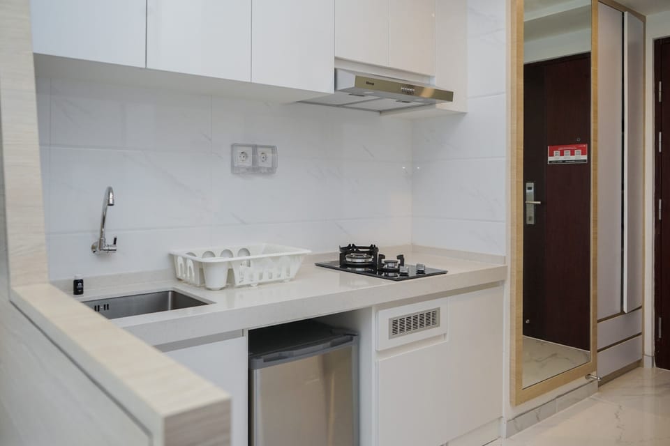 Room | Private kitchen | Fridge, stovetop, cookware/dishes/utensils