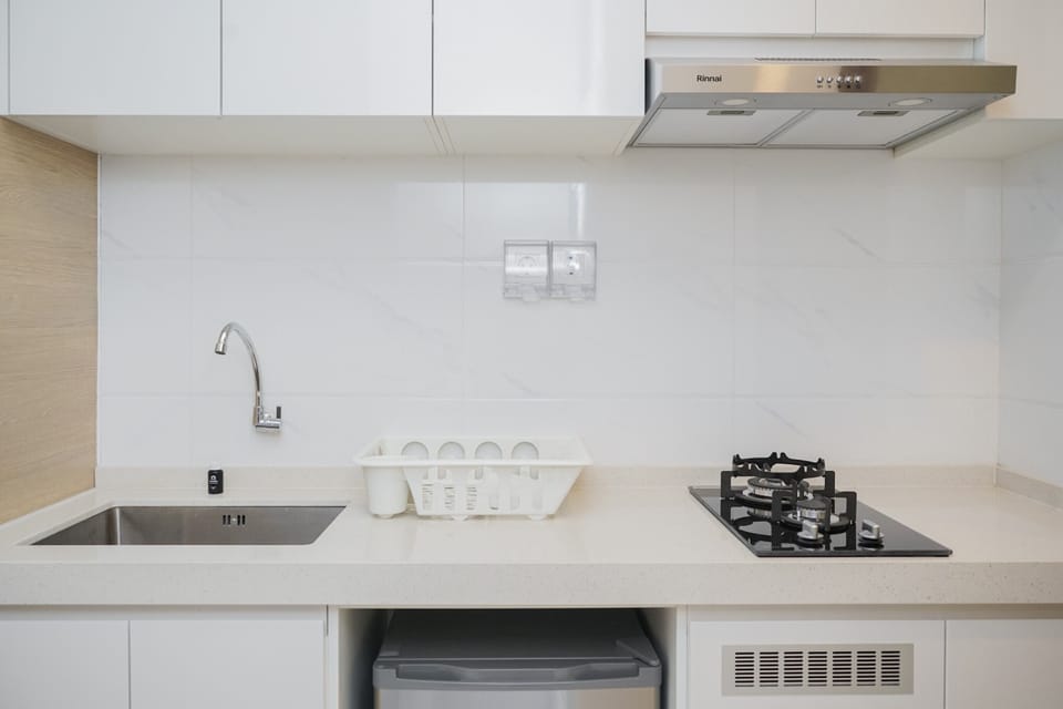 Room | Private kitchen | Fridge, stovetop, cookware/dishes/utensils