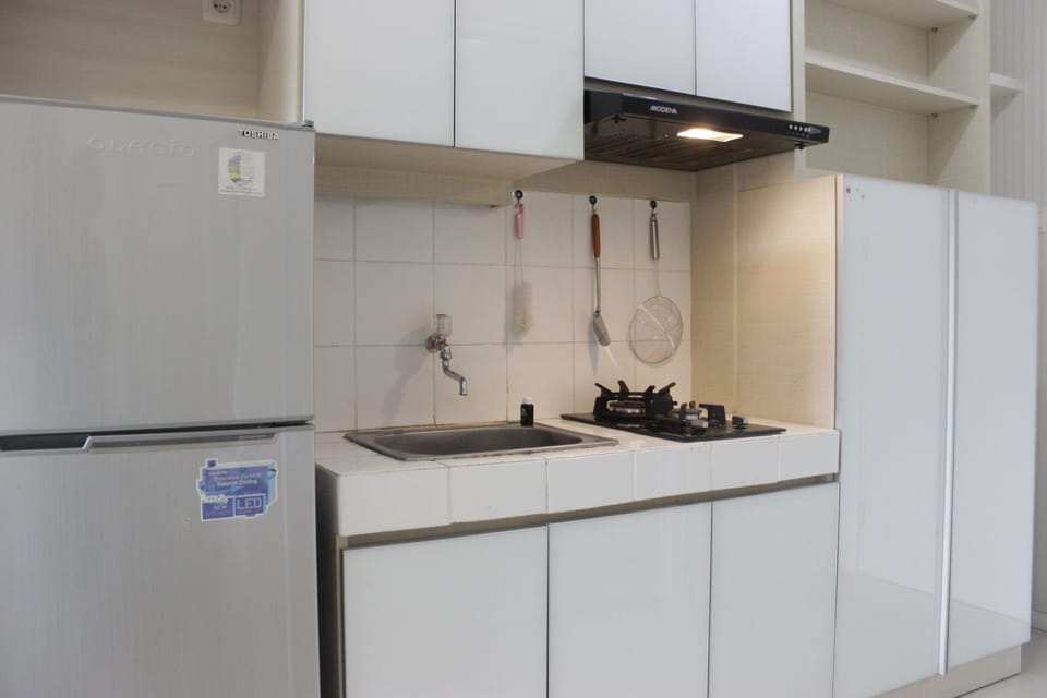 Room | Private kitchen | Fridge, stovetop, cookware/dishes/utensils