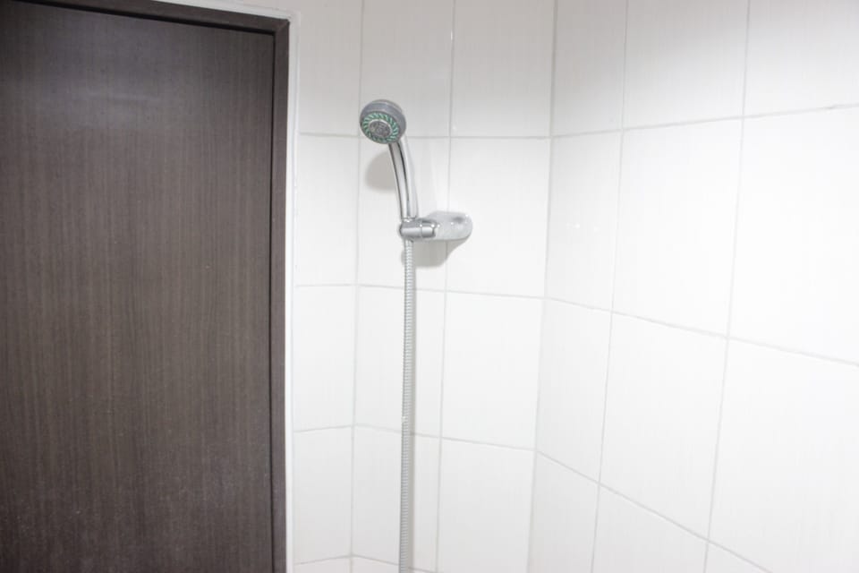Room | Bathroom | Shower, free toiletries, towels