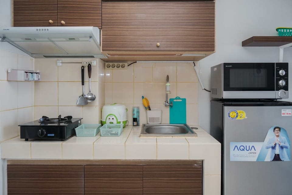 Room | Private kitchen | Fridge, stovetop, cookware/dishes/utensils