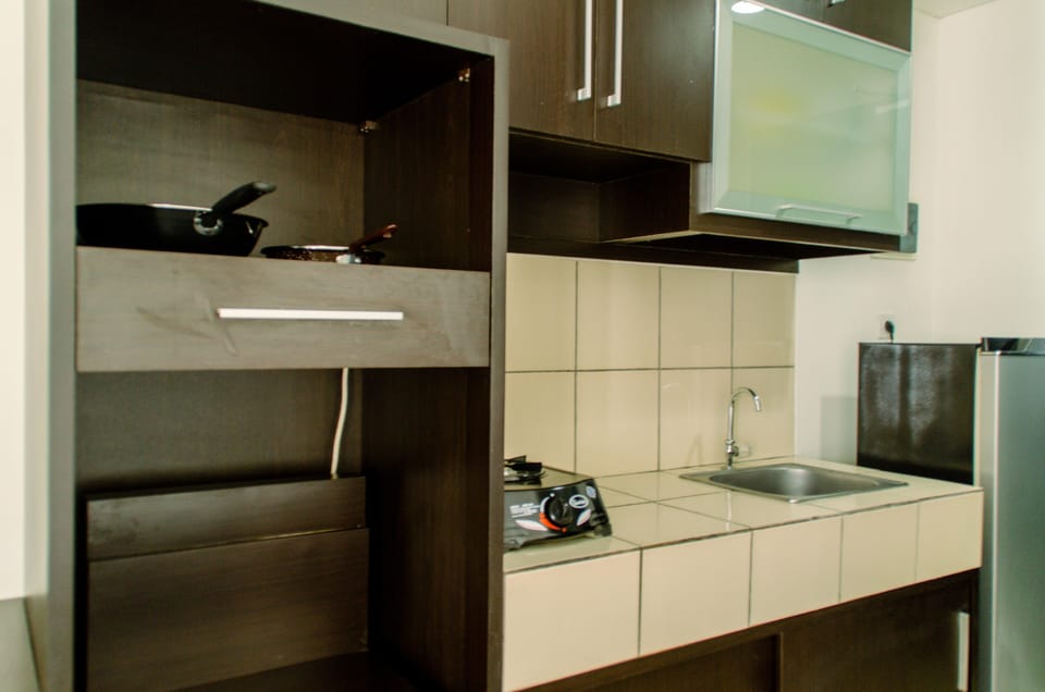 Room | Private kitchen | Fridge, stovetop, cookware/dishes/utensils