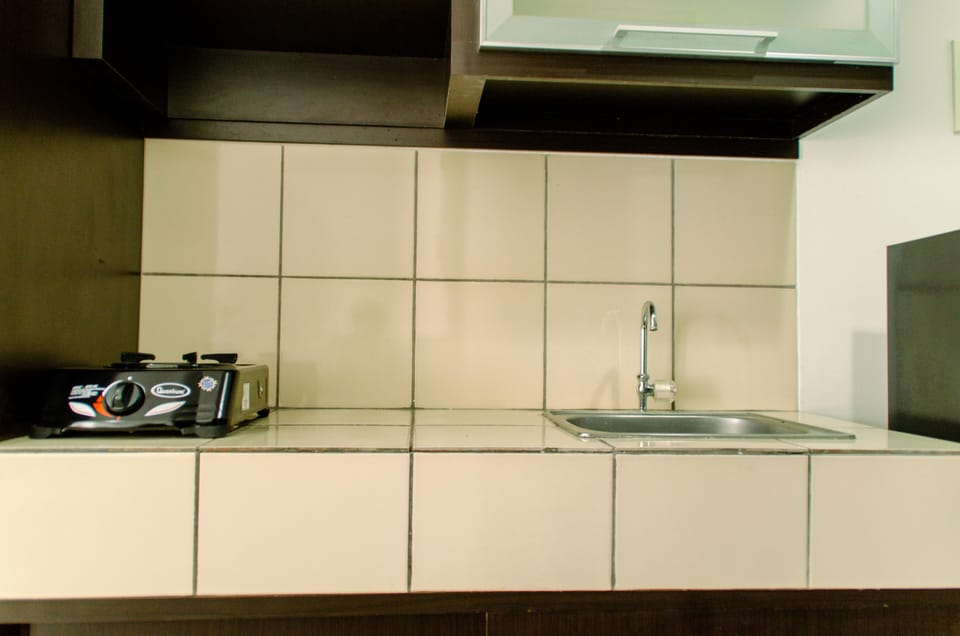 Room | Private kitchen | Fridge, stovetop, cookware/dishes/utensils