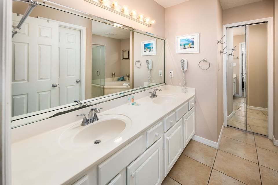Master bathroom - Lots of room on this dual sink countertop & drawer space for the essentials.