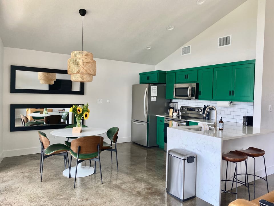 Cheerful and fresh full kitchen