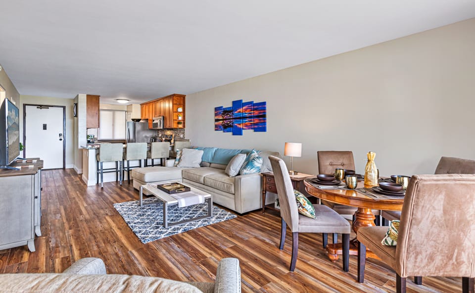 Open concept floor plan with an easy flow from the kitchen to the dining area.