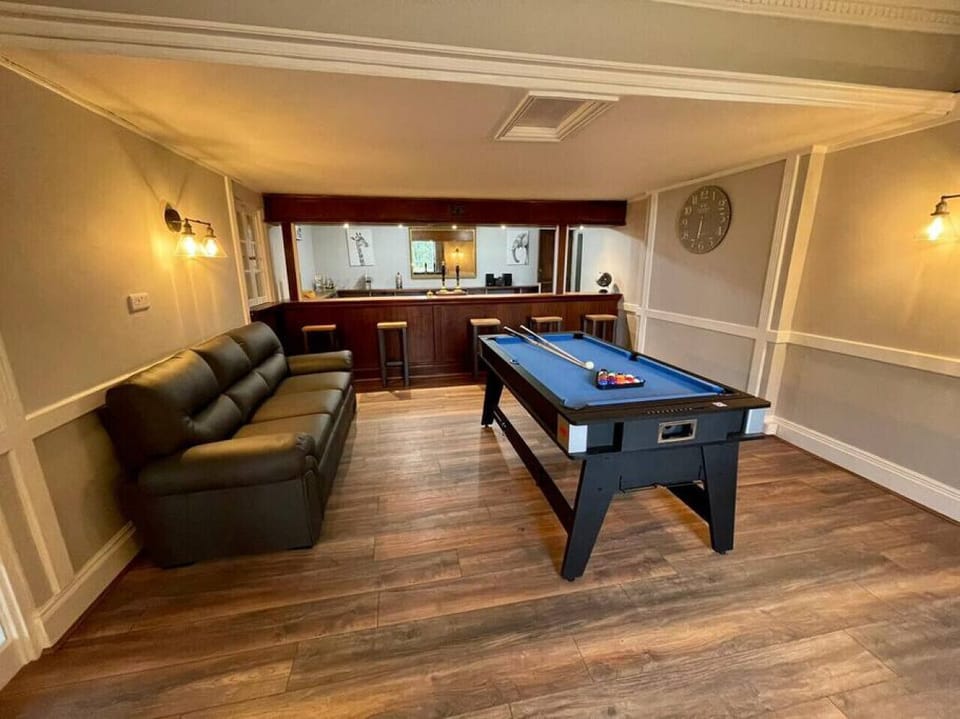 Bar/Games Room