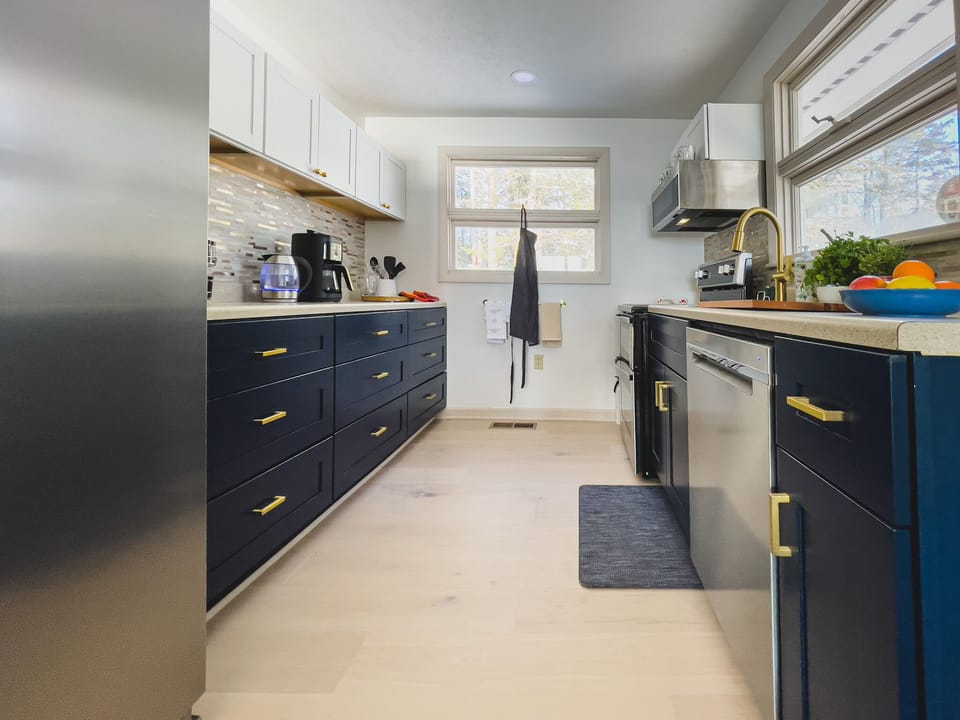 House | Private kitchen | Fridge, microwave, oven, stovetop