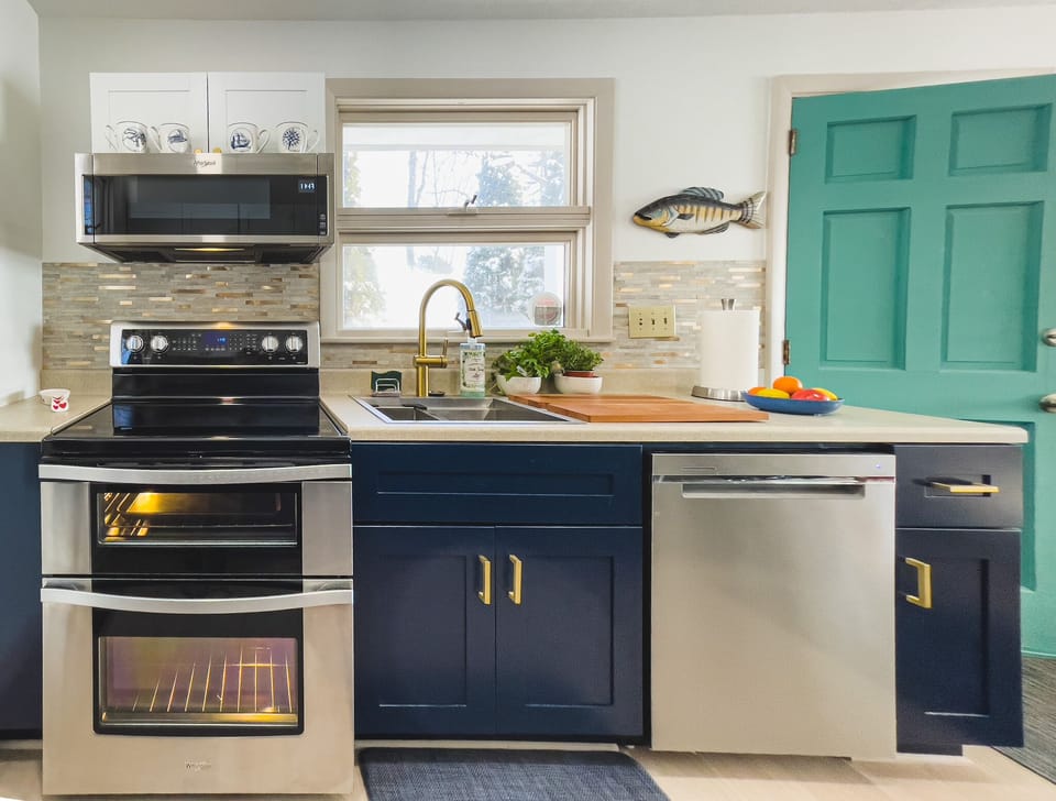 House | Private kitchen | Fridge, microwave, oven, stovetop