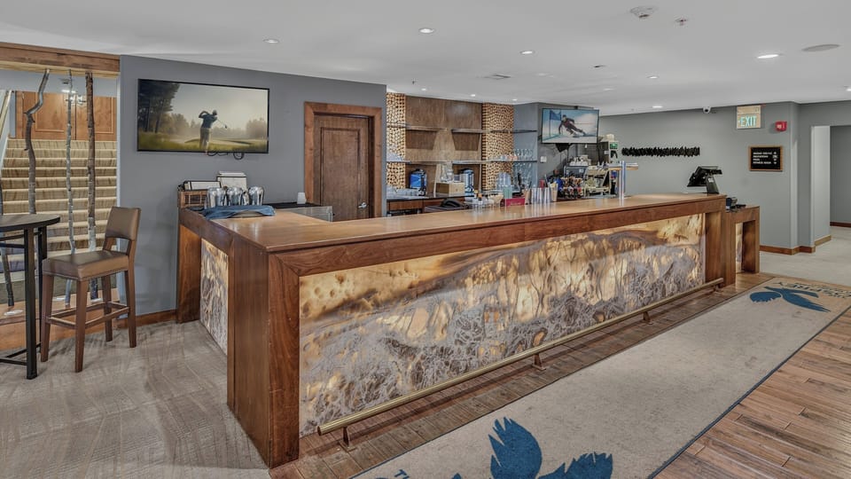 Osprey Hotel Community Amenities Available for Elk Track: Bar Area