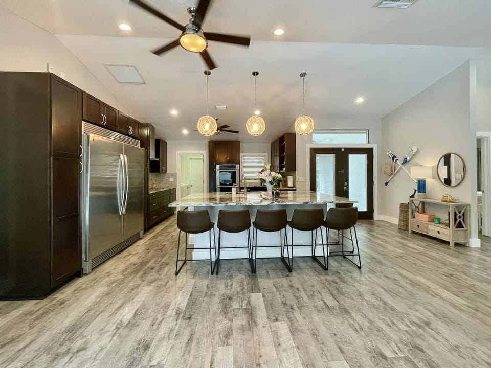 Fully equipped gourmet kitchen/oversized island w/ seating for up to 6 guests