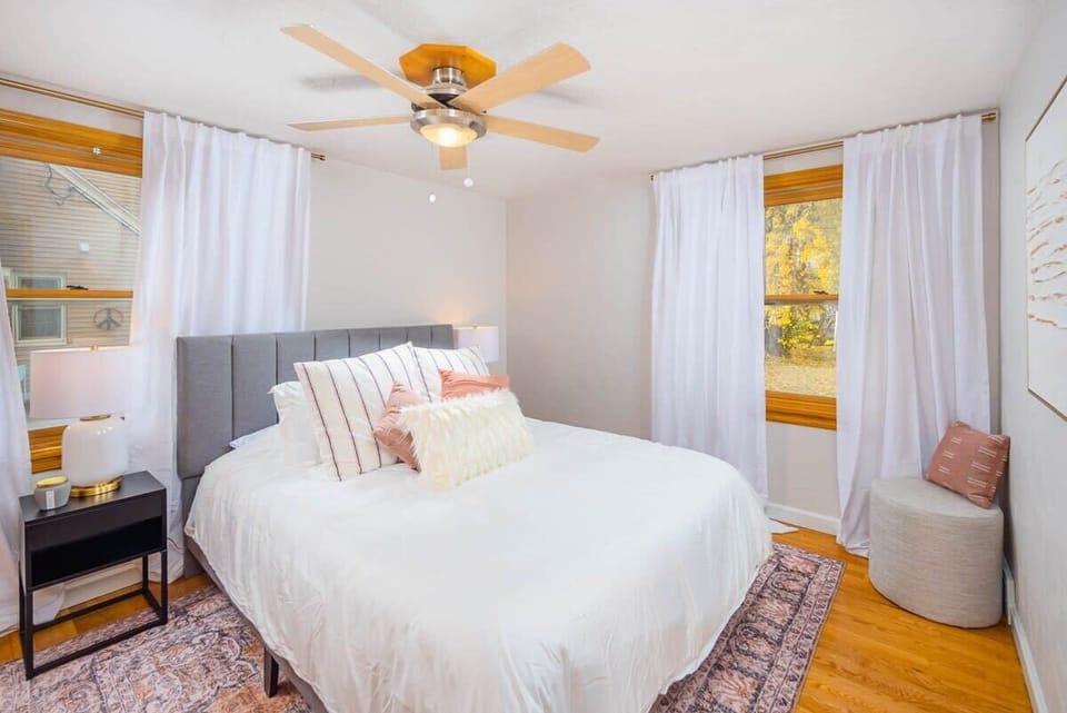 Main level queen bed