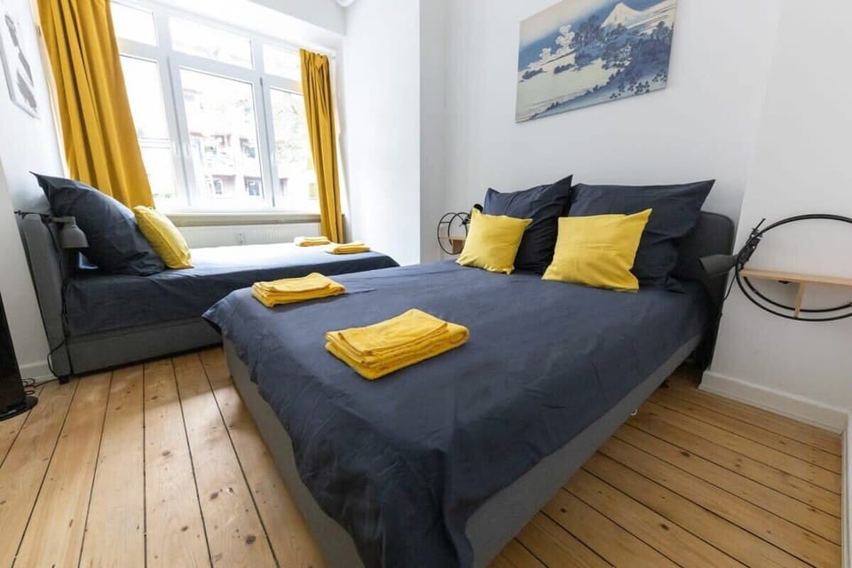 Bedroom with 2 double beds
