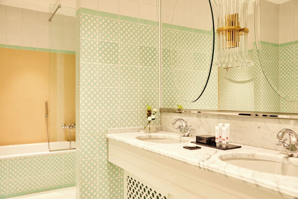 Junior Suite (Premium) | Bathroom | Free toiletries, hair dryer, bathrobes, slippers