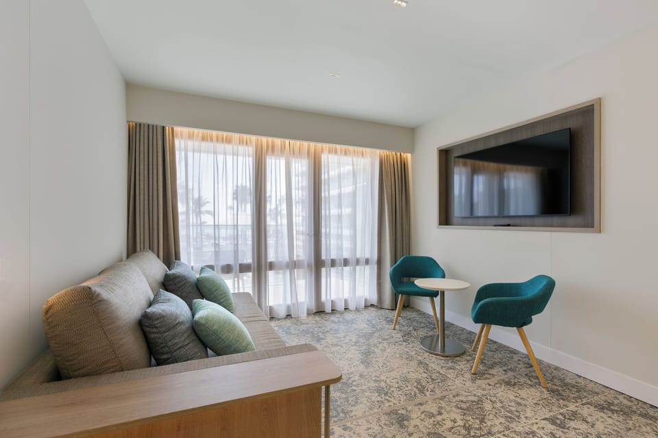 Premium bedding, minibar, in-room safe, desk