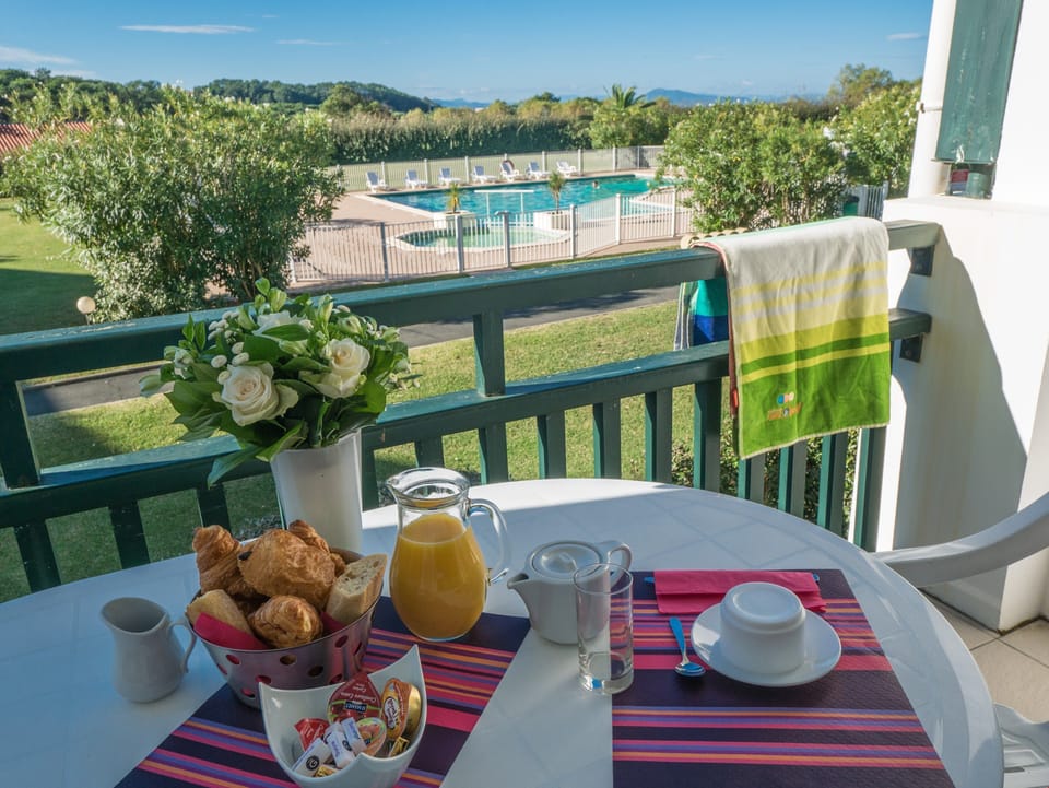 Enjoy a cup of coffee or tea on the furnished terrace or loggia.