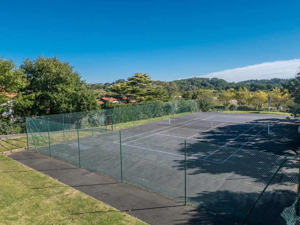 Enjoy the outdoor tennis court, right on-site.