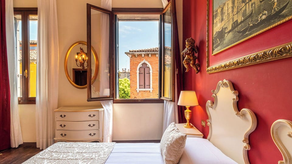 Superior Double or Twin Room | Minibar, in-room safe, desk, free cribs/infant beds