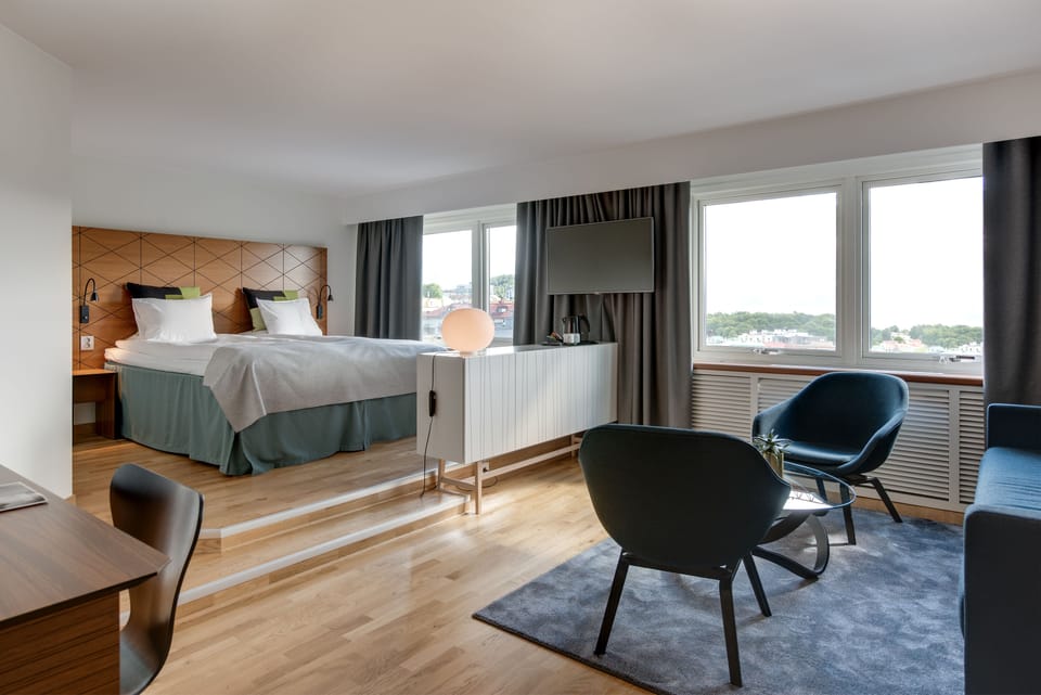 Deluxe Room, Non Smoking (2 Single Beds and Sofa Bed) | Blackout drapes, cribs/infant beds, free wired internet, bed sheets