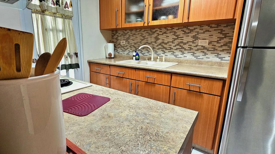 Spacious full kitchen
