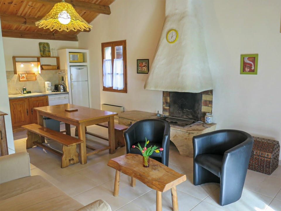 Table, Furniture, Property, Building, Wood, Plant, Interior Design, Lighting, Yellow, House