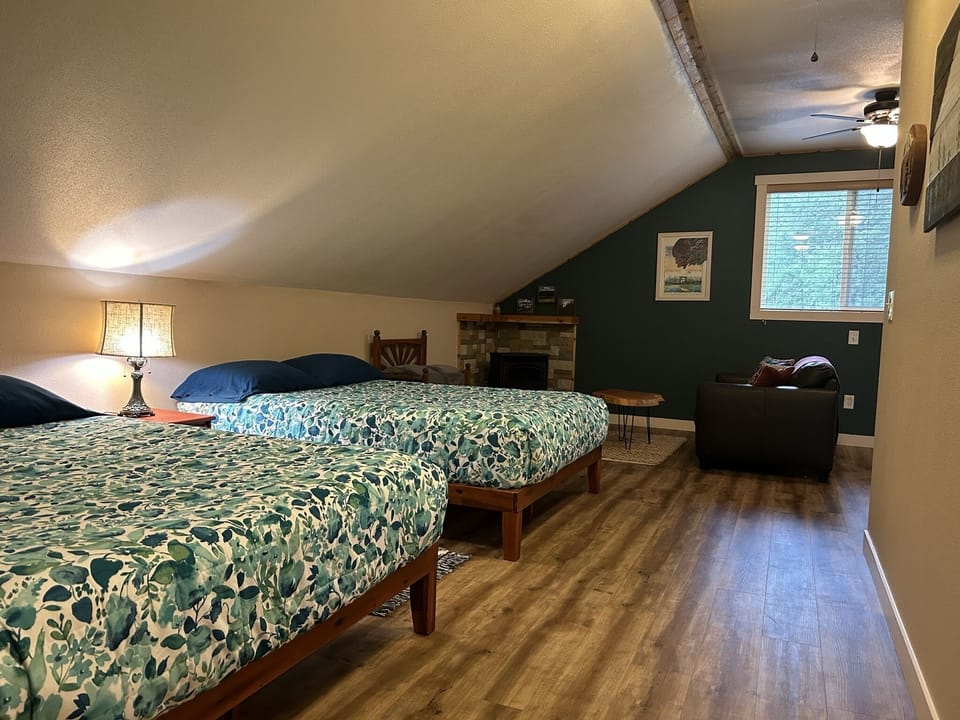 2 queen beds