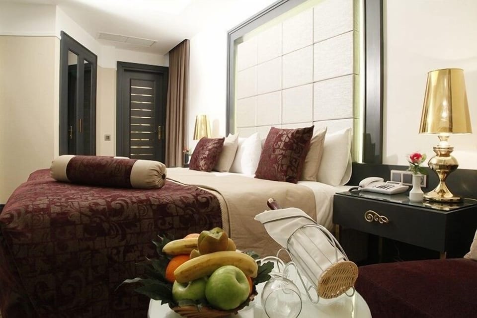 Premium bedding, minibar (some free items), in-room safe, soundproofing