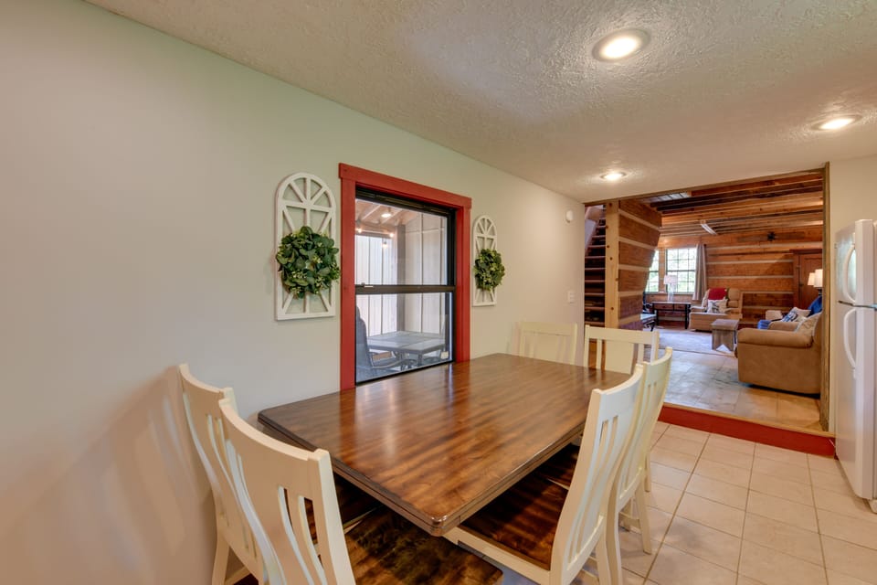 Dining Table | Dishware & Flatware Provided