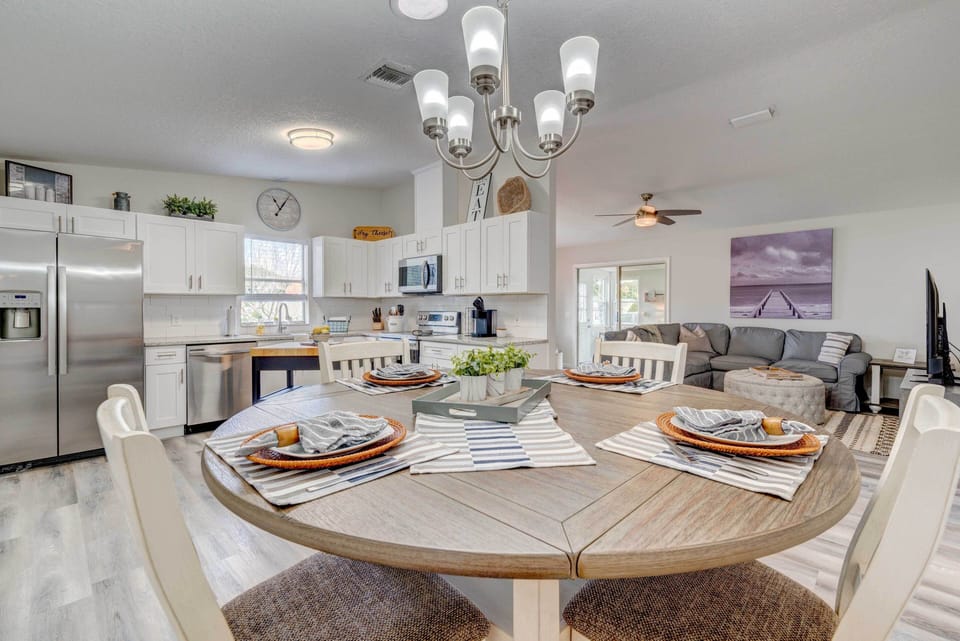 Kitchen & Dining Area | Keurig Coffee Maker | Ice Maker | Water Filter