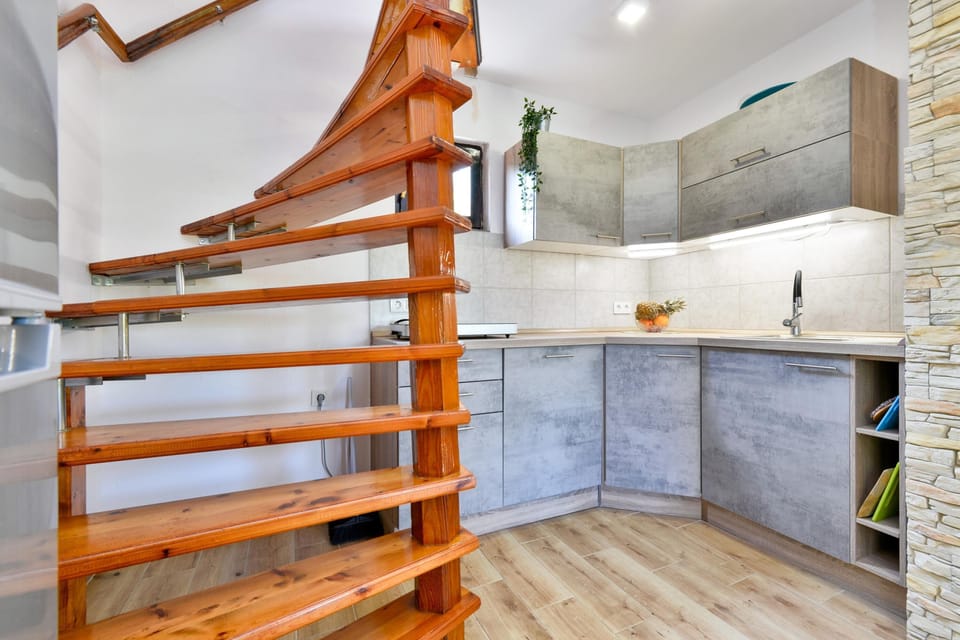 Family House, 2 Bedrooms, Balcony, Mountainside (Jungle House With Pool and Hot Tub) | Private kitchen | Fridge, oven, stovetop, dishwasher