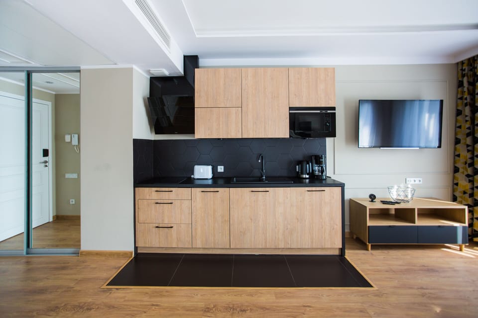 Family Apartment | Private kitchen | Mini-fridge, microwave, stovetop, dishwasher