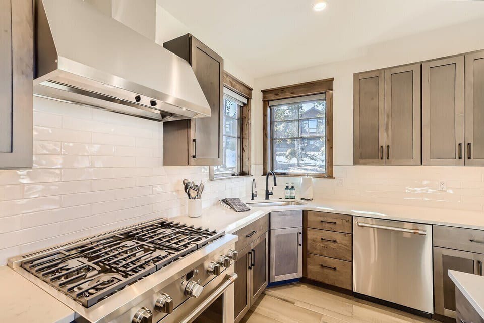 Six burner gas range for the chef in your group