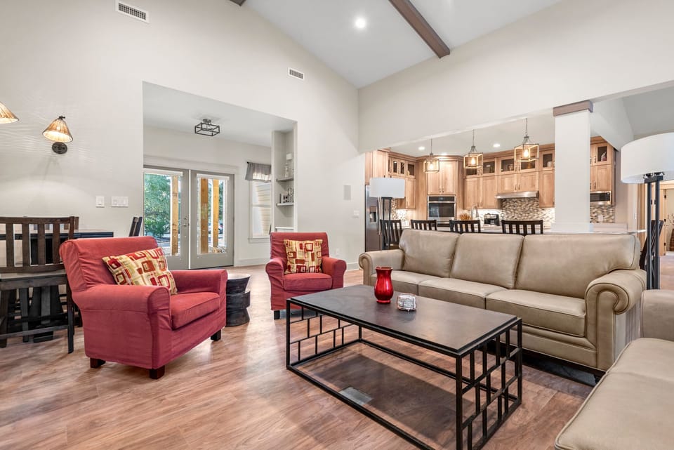 CC087: Breeze The Day | Living Area