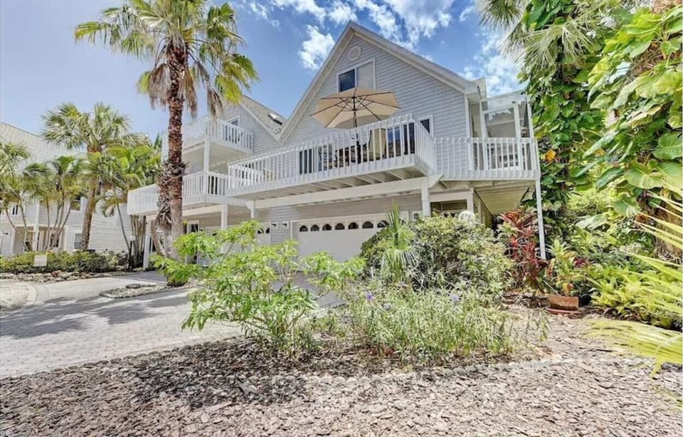 Townhome in tropical setting
